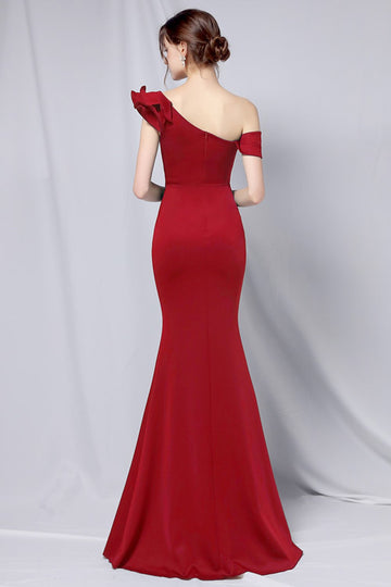 Um ombro simples vestido de baile